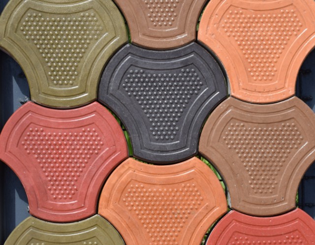 Muestras de colores de hormigón impreso sobre distintos moldes